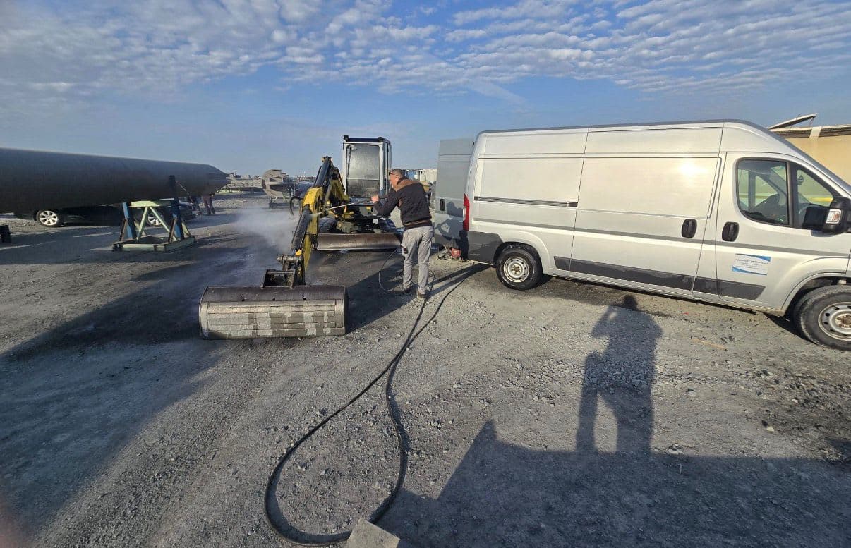 Usluzno pranje gradjevinske mehanizacije i kamiona na terenu
