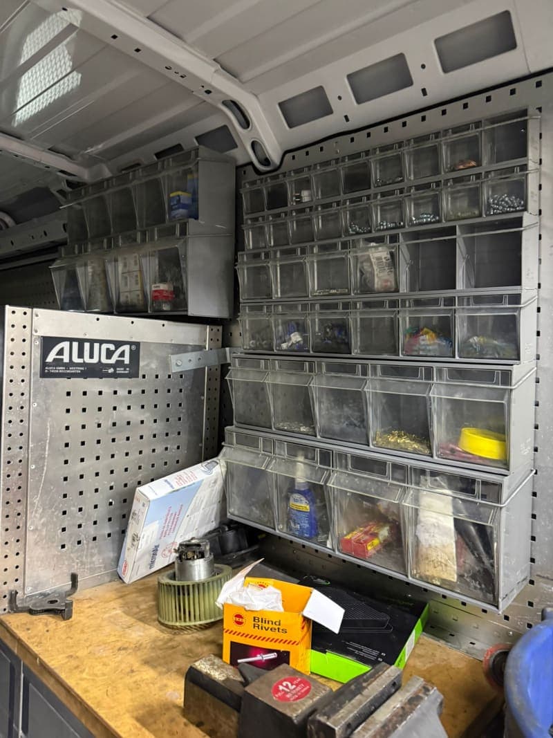 Popravka i odrzavanje gradjevinske mehanizacije i kamiona 3