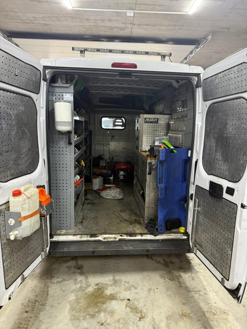 Popravka i odrzavanje gradjevinske mehanizacije i kamiona 4